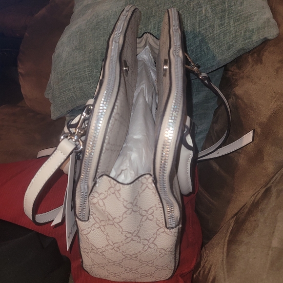 Handbag - Picture 6 of 6